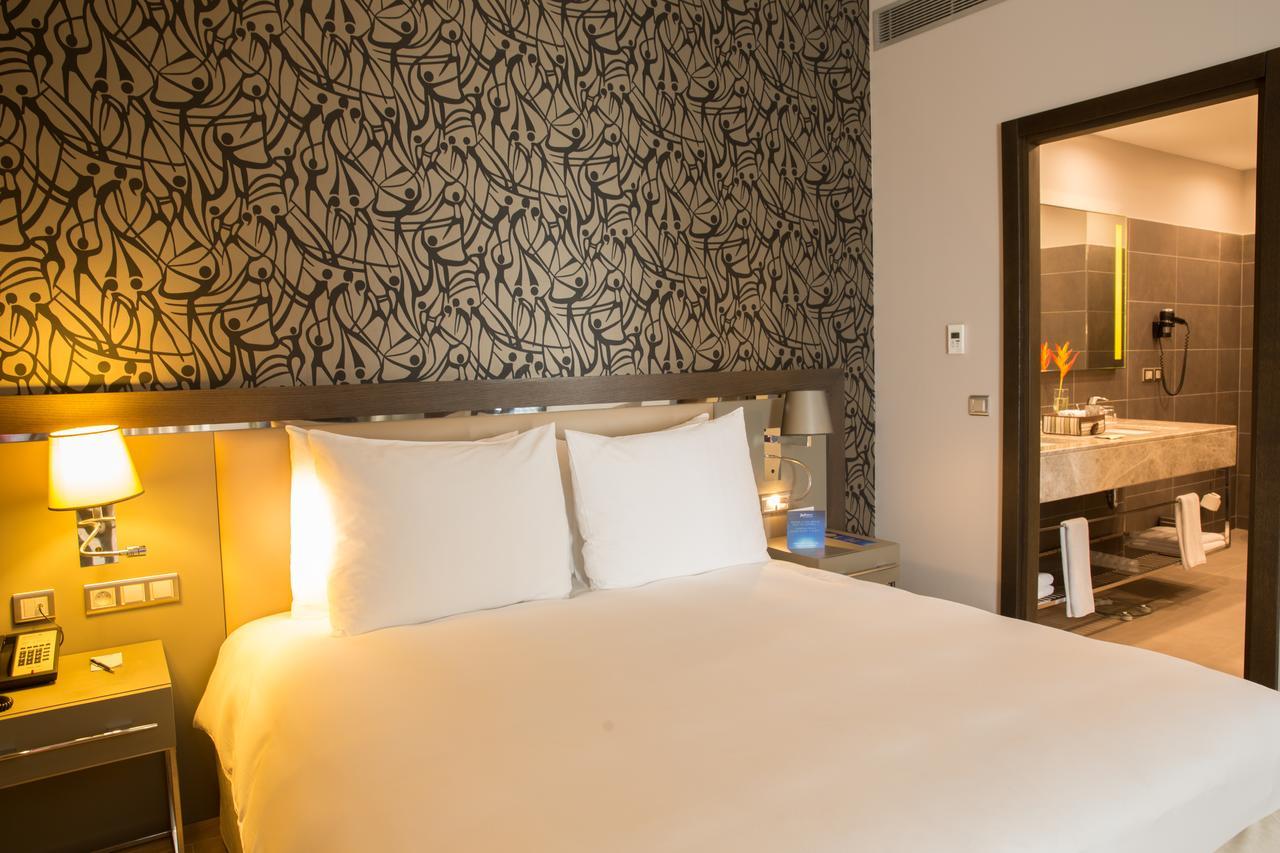 Radisson Blu Hotel, Abidjan Airport Экстерьер фото
